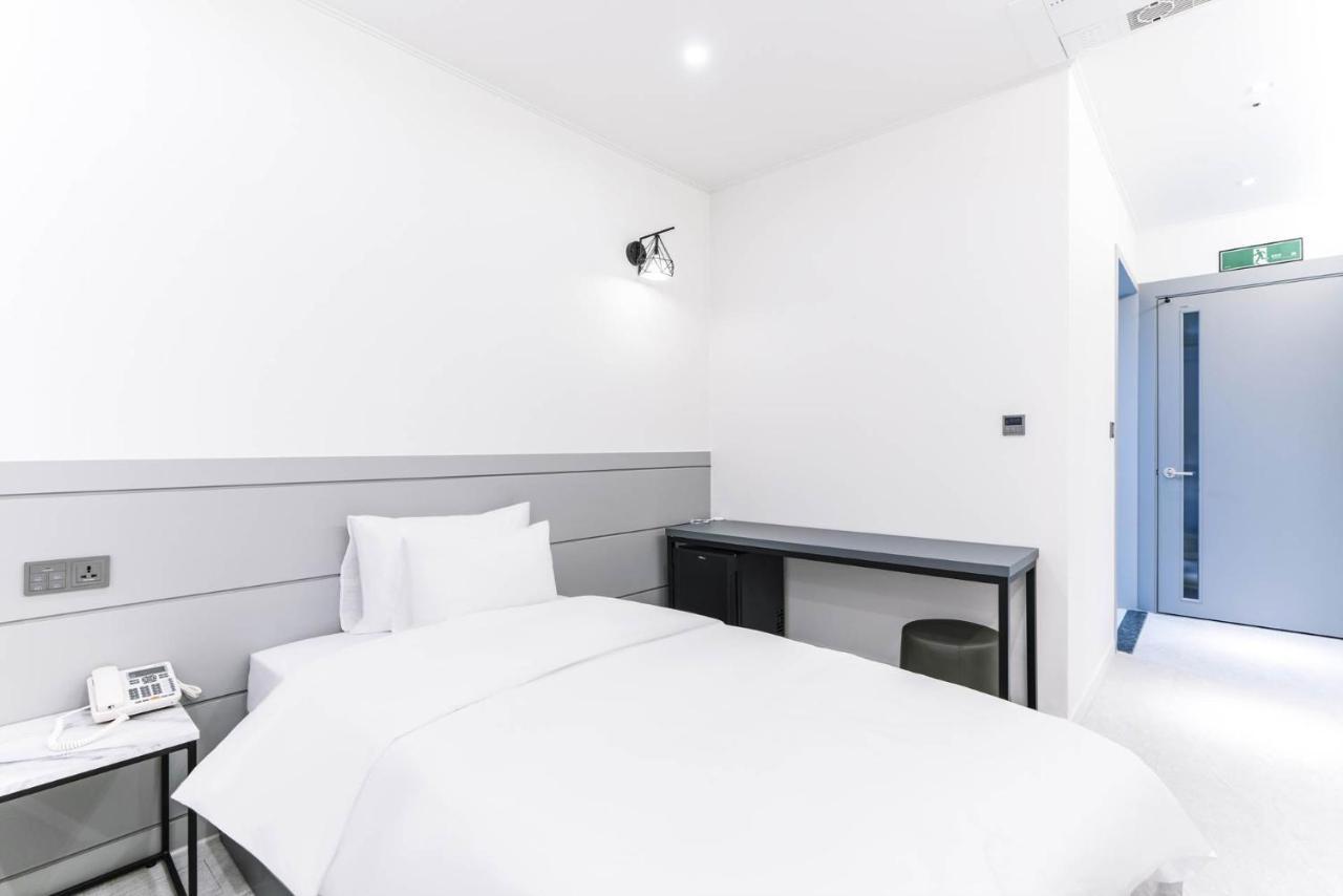 Pyeongtaek Godeok Rich Stay Hotel Экстерьер фото