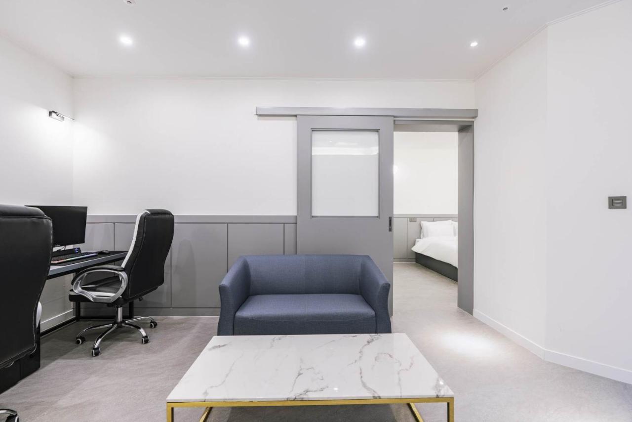 Pyeongtaek Godeok Rich Stay Hotel Экстерьер фото